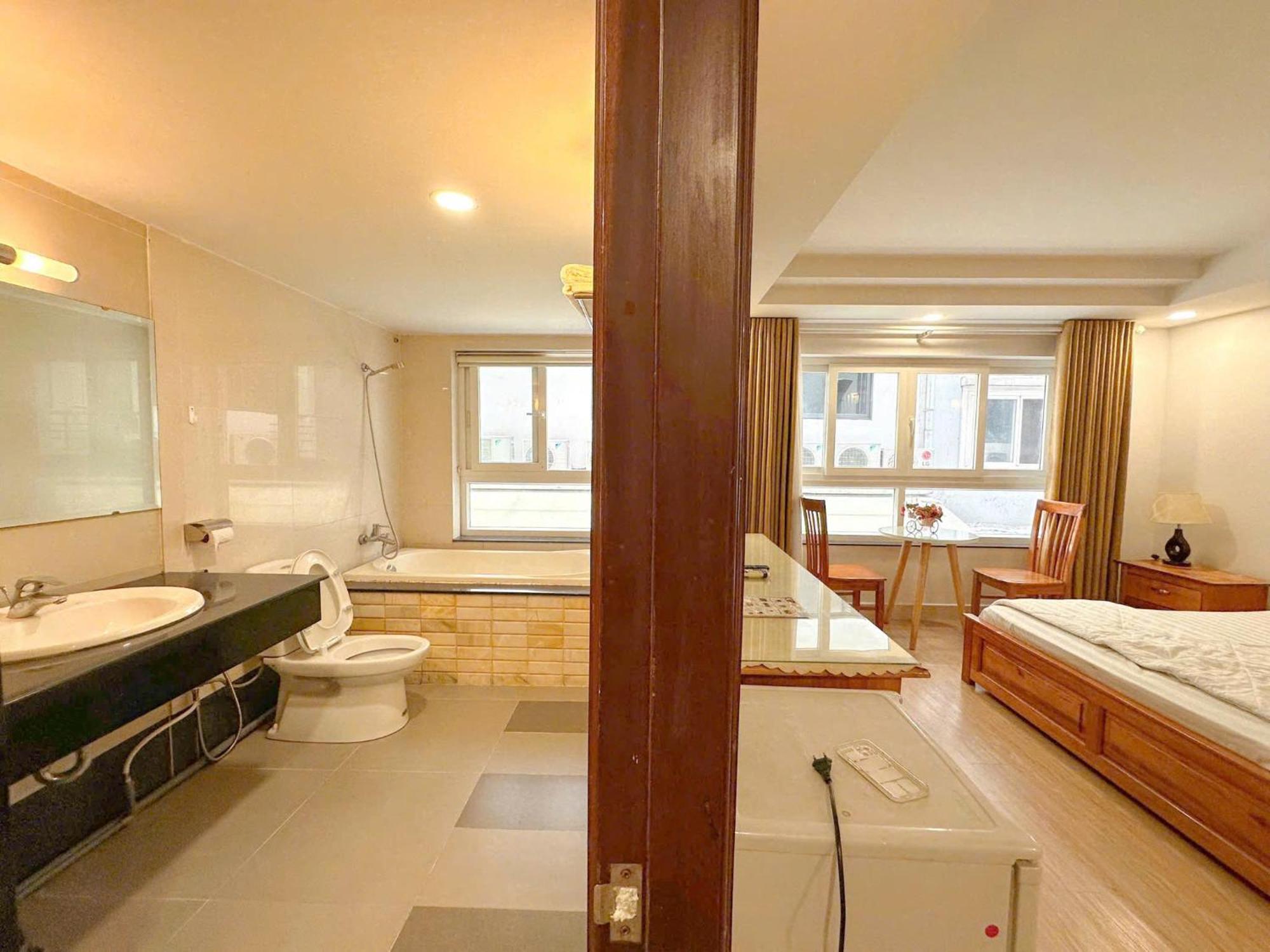 Khách sạn hẻo lánh New Land 2 - Phu My Hung TP. Hồ Chí Minh